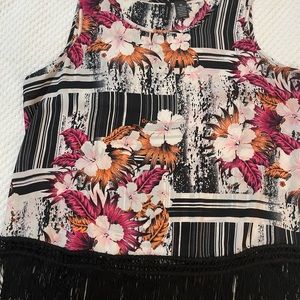 Fun blouse with fringe hem